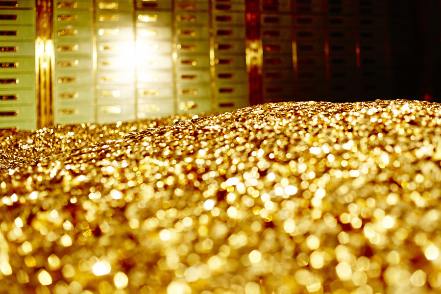 'Free money' for banks as investors pile into fractured gold market